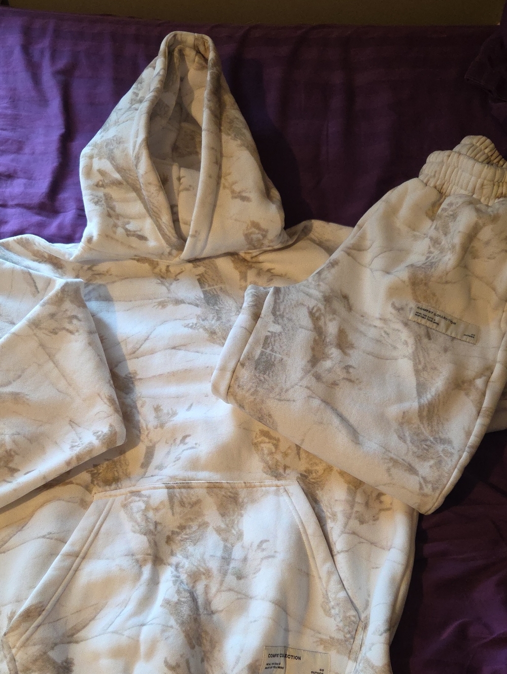 Comfrt Collection Hoodie And Joggers Set. Size Medium